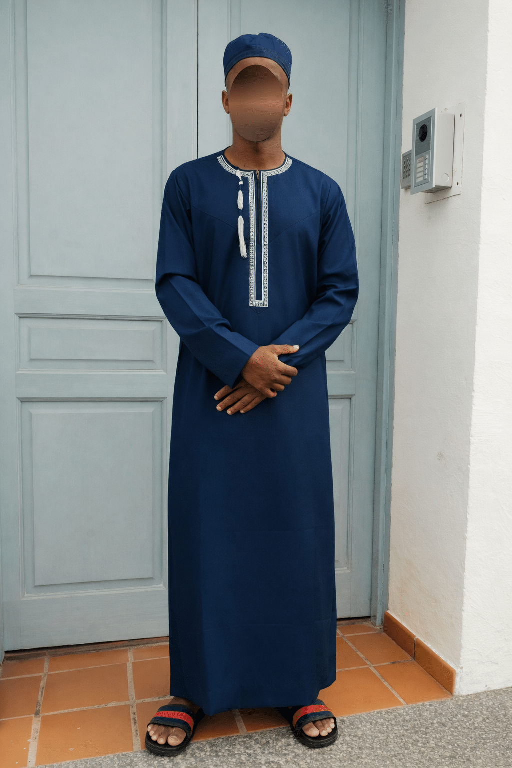 Omani Mat Brodé Adulte - Bleu Marine - Muslim Boutik Réunion Omani Mat Brodé Adulte - Bleu Marine – Image 1