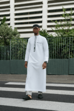 Qamis Brodé Adulte - Blanc et Noir