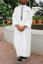 Qamis Brodé Enfant - Blanc et Noir