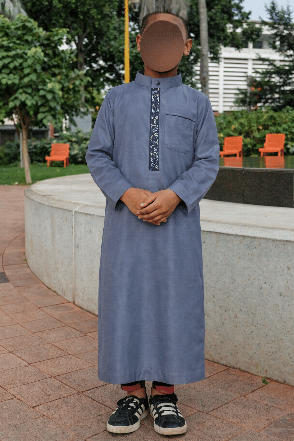 Qamis Brodé Enfant - Bleu Ardoise - Muslim Boutik Réunion Qamis Brodé Enfant - Bleu Ardoise – Image 1